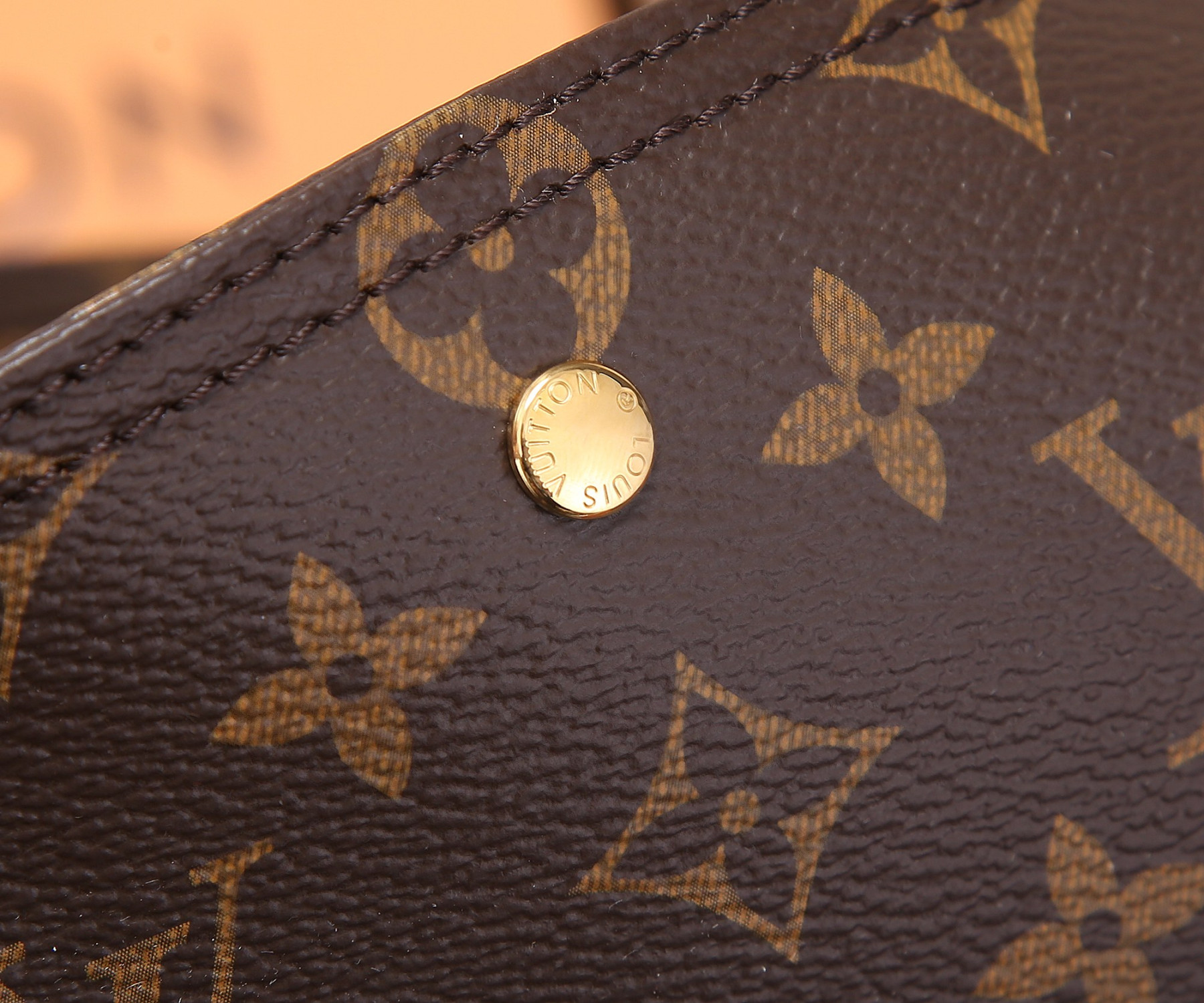 LV Atlantis GM M46817 13.4 x 13.4 x 5.3 inches