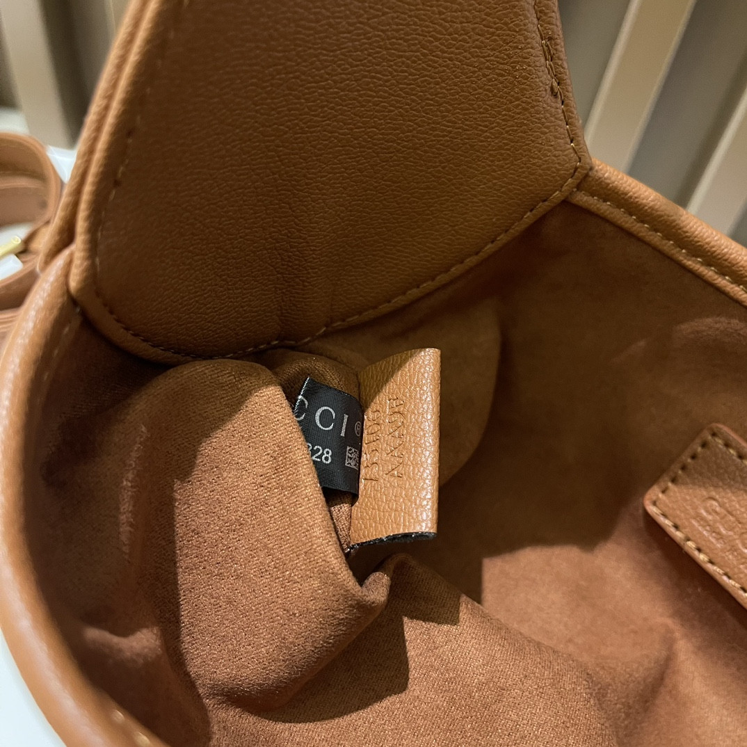 Gvc*1 APHRODITE SHOULDER BAG BROWN 27 X 13.5 X 2 cm