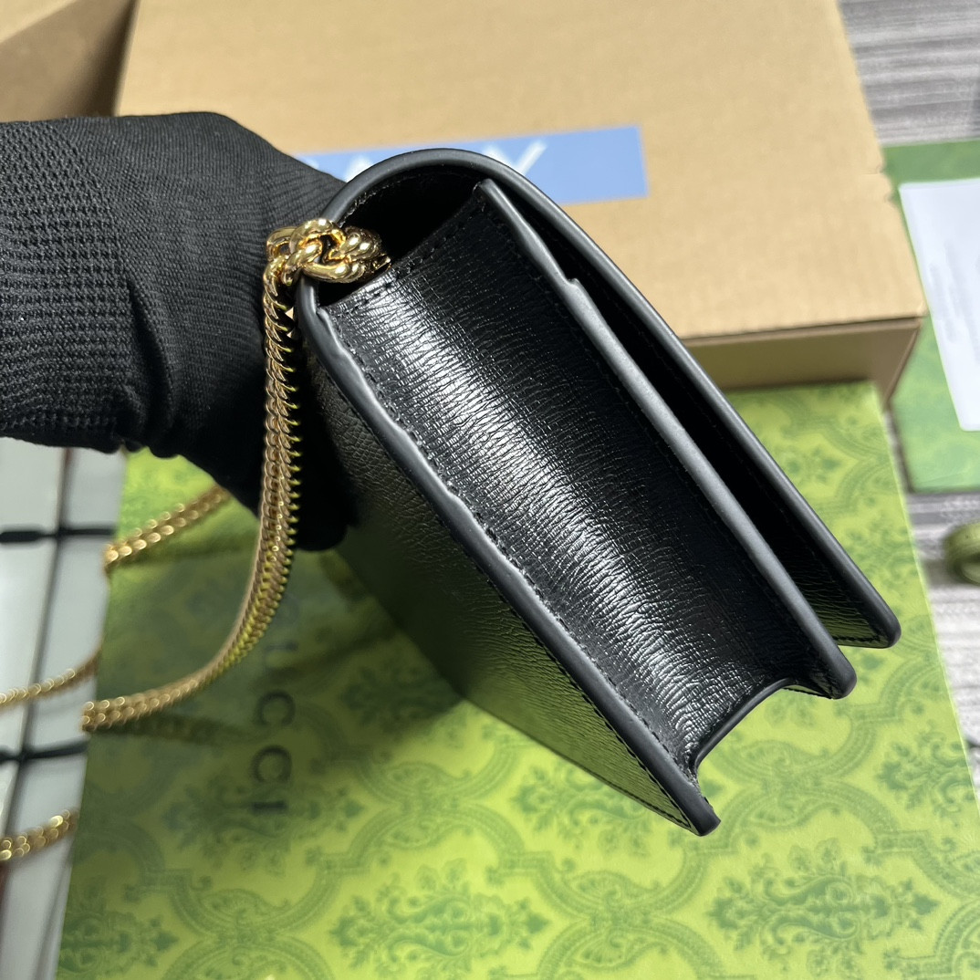 CHAIN WALLET WITH Gvc*1 SCRIPT BLACK 7.8"W x 5"H x 1.6"D