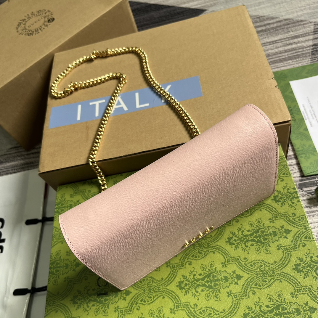 CHAIN WALLET WITH Gvc*1 SCRIPT PINK 7.8"W x 5"H x 1.6"D