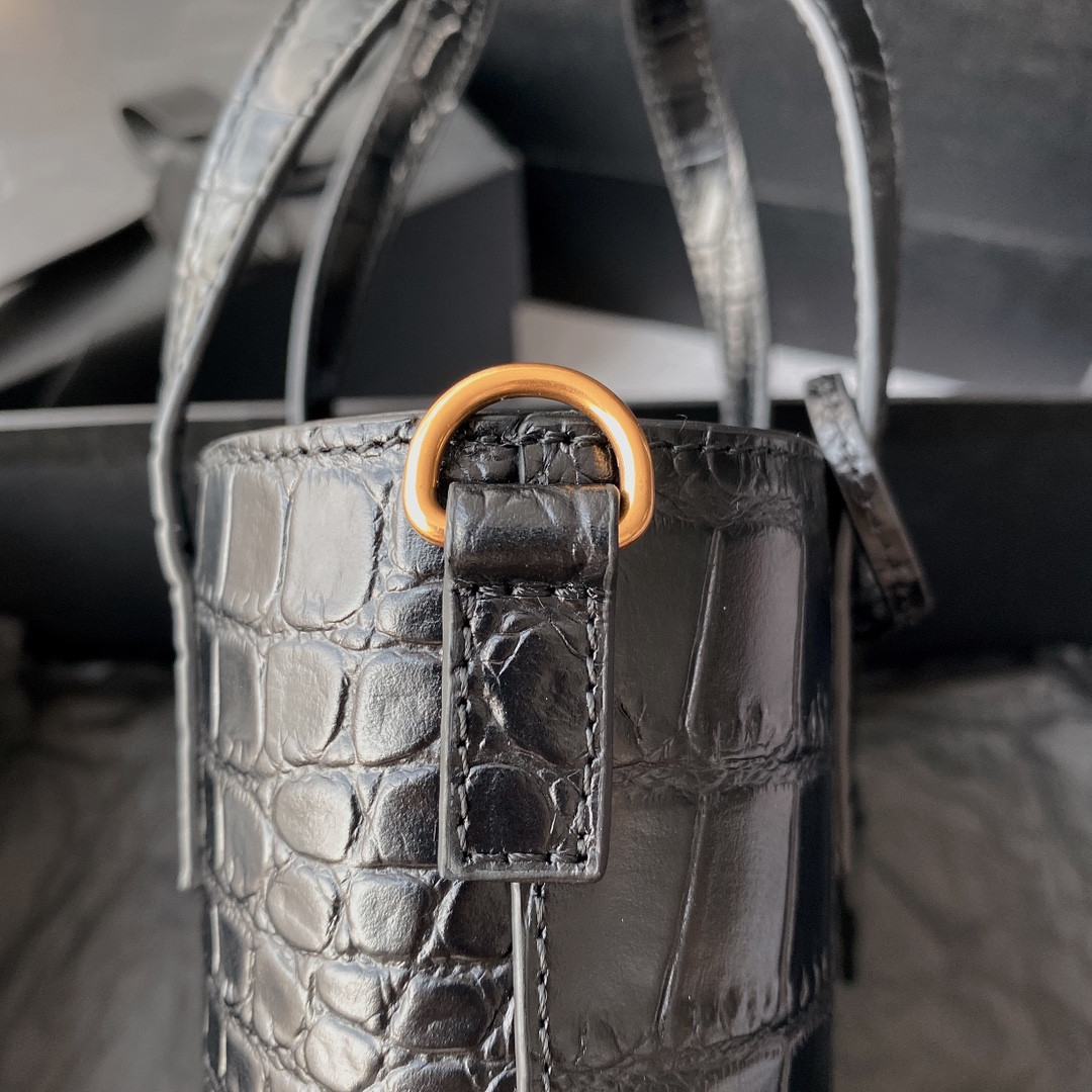Y51 Sa1nt Lau*nt PARIS MINI TOY SHOPPING IN CROCODILE-EMBOSSED LEATHER BLACK 7.1 X 6.7 X 3.1 INCHES