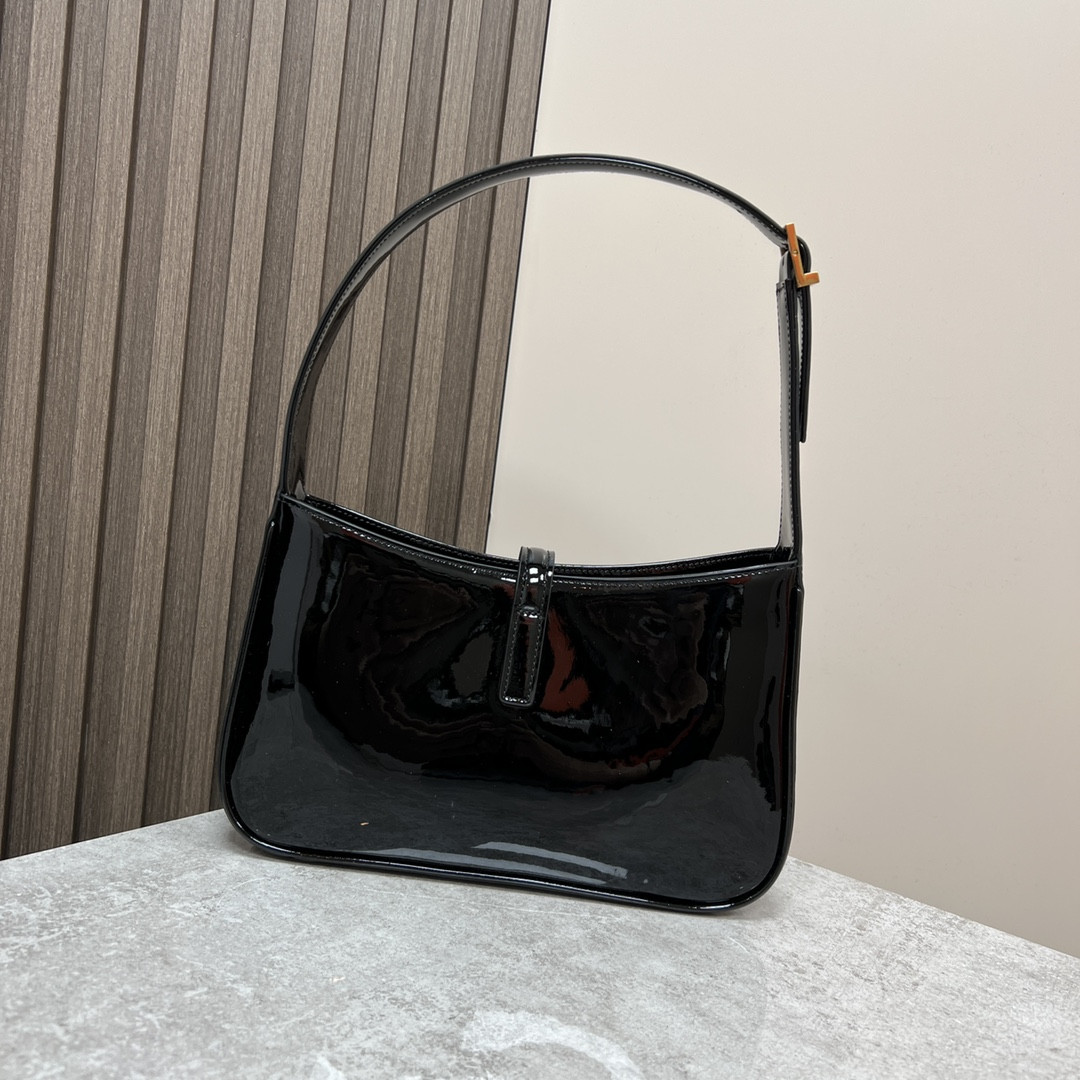 Y51 LE 5 À 7 IN SHINY LEATHER BLACK 9 X 6.3 X 2.5 INCHES