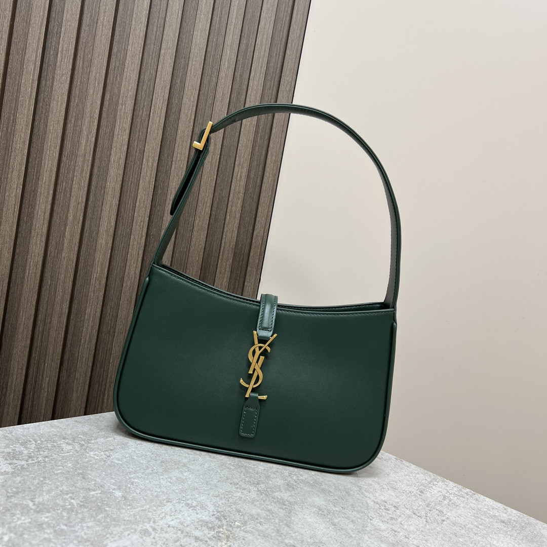 Y51 LE 5 À 7 IN SMOOTH LEATHER VERT FONCE 9 X 6.3 X 2.5 INCHES