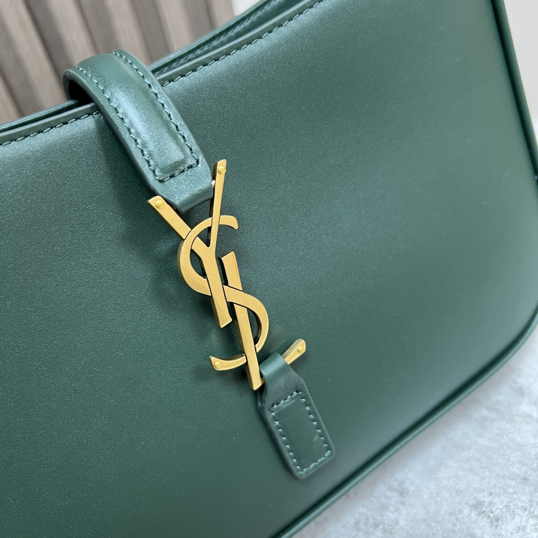 Y51 LE 5 À 7 IN SMOOTH LEATHER VERT FONCE 9 X 6.3 X 2.5 INCHES