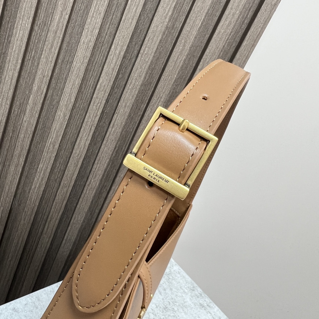 Y51 LE 5 À 7 IN SMOOTH LEATHER COFFEE 9 X 6.3 X 2.5 INCHES