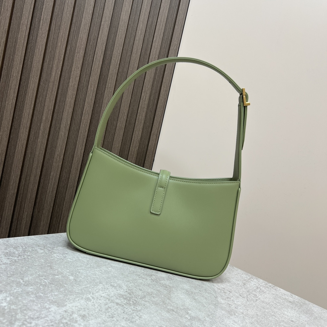 Y51 LE 5 À 7 IN SMOOTH LEATHER GREEN 9 X 6.3 X 2.5 INCHES