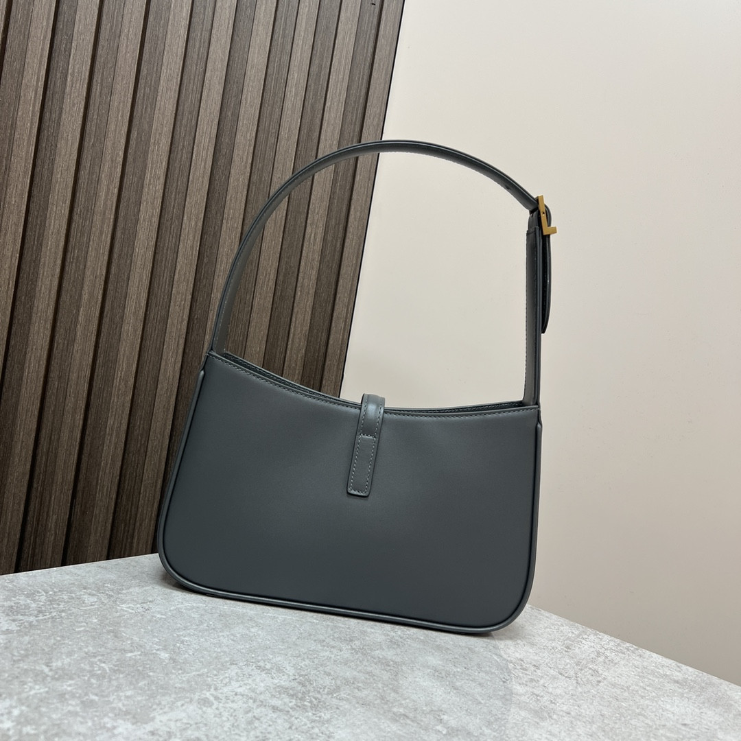 Y51 LE 5 À 7 IN SMOOTH LEATHER GRAY 9 X 6.3 X 2.5 INCHES