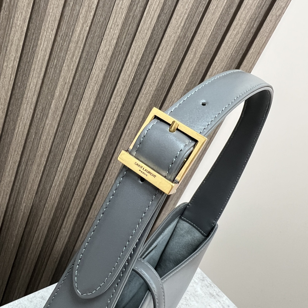 Y51 LE 5 À 7 IN SMOOTH LEATHER GRAY 9 X 6.3 X 2.5 INCHES