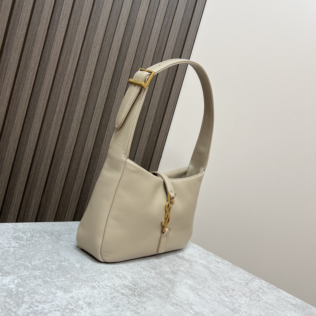 Y51 LE 5 À 7 IN SMOOTH LAMBSKIN white 9 X 6.3 X 2.5 INCHES