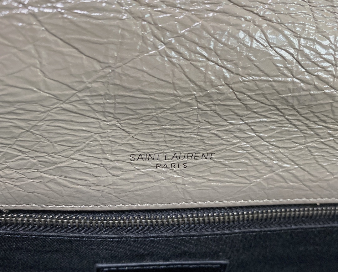 Y51 NIKI MEDIUM IN VINTAGE LEATHER LIGHT GRAY 11 X 7.8 X 3.3 INCHES