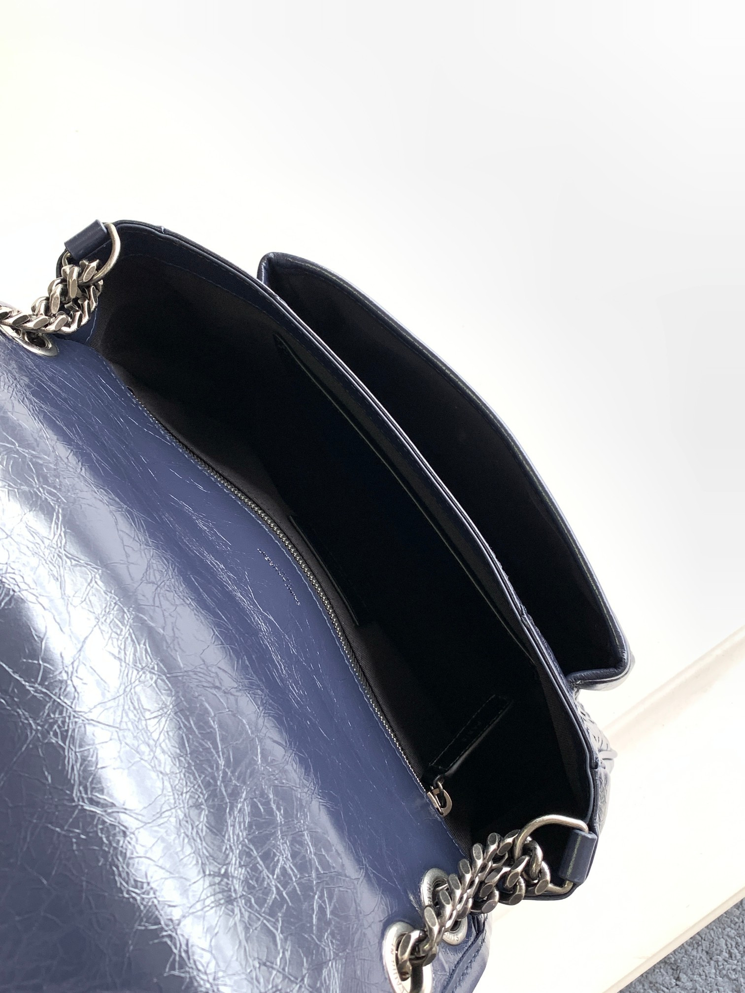 Y51 NIKI MEDIUM IN VINTAGE LEATHER navy 11 X 7.8 X 3.3 INCHES