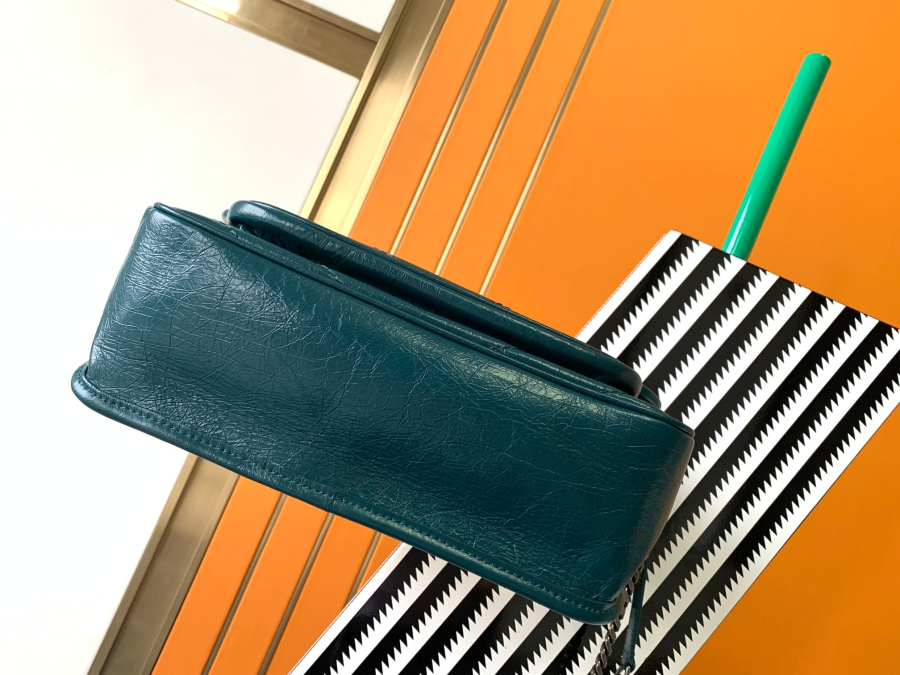 Y51 NIKI MEDIUM IN VINTAGE LEATHER 11 X 7.8 X 3.3 INCHES
