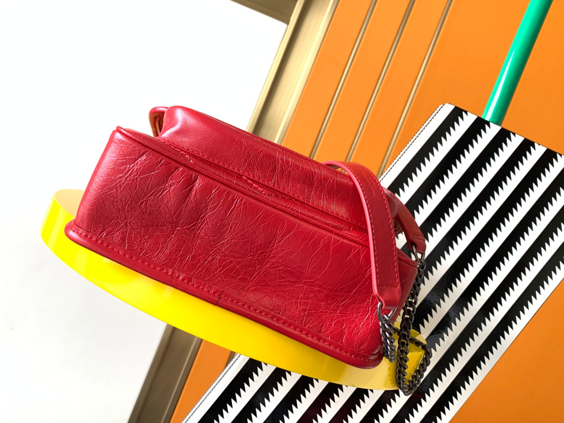 Y51 NIKI BABY IN VINTAGE LEATHER RED 8.2 X 6 X 2.9 INCHES