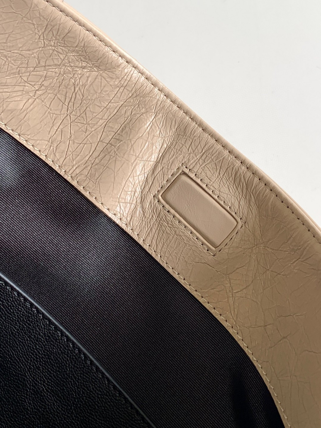 Y51 NIKI SHOPPING IN VINTAGE LEATHER BEIGE 12.9 X 10.6 X 4.5 INCHES