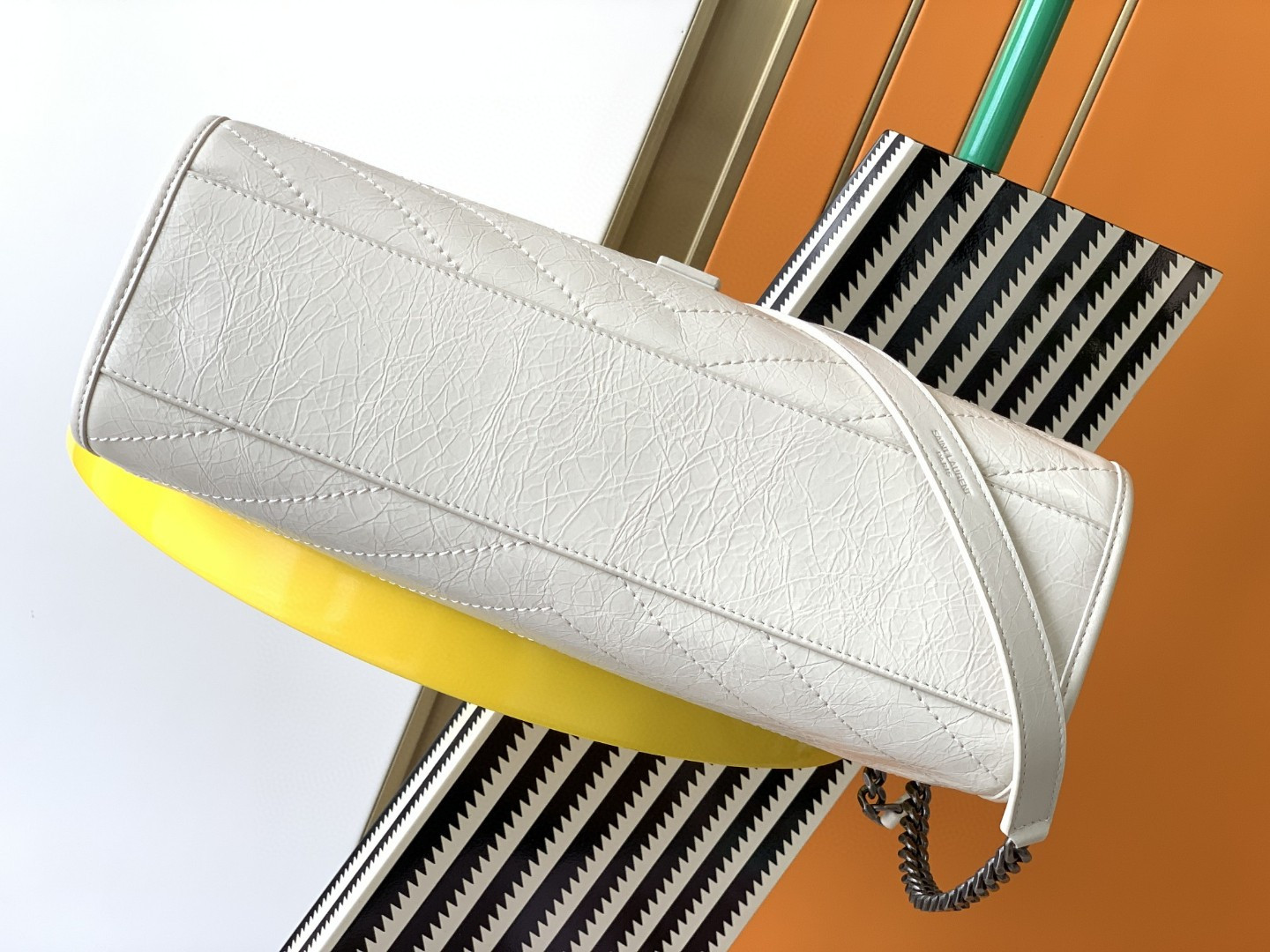 Y51 NIKI SHOPPING IN VINTAGE LEATHER WHITE 12.9 X 10.6 X 4.5 INCHES