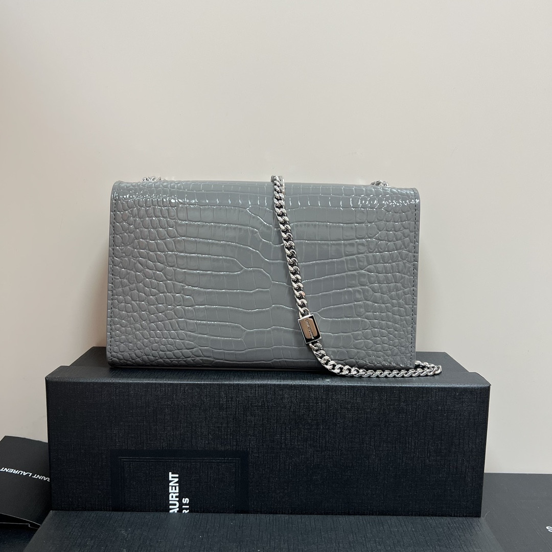 Y51 KATE MEDIUM TASSEL IN CROCODILE-EMBOSSED LEATHER GRAY 9.4 X 5.7 X 2.1 INCHES
