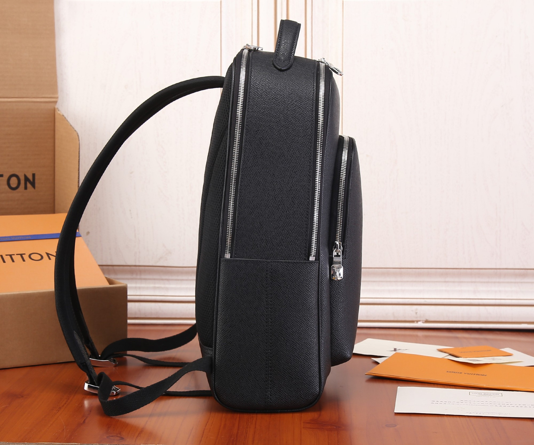 L0vis Vvtt0n M30977 Avenue Backpack 40 x 31 x 15 cm