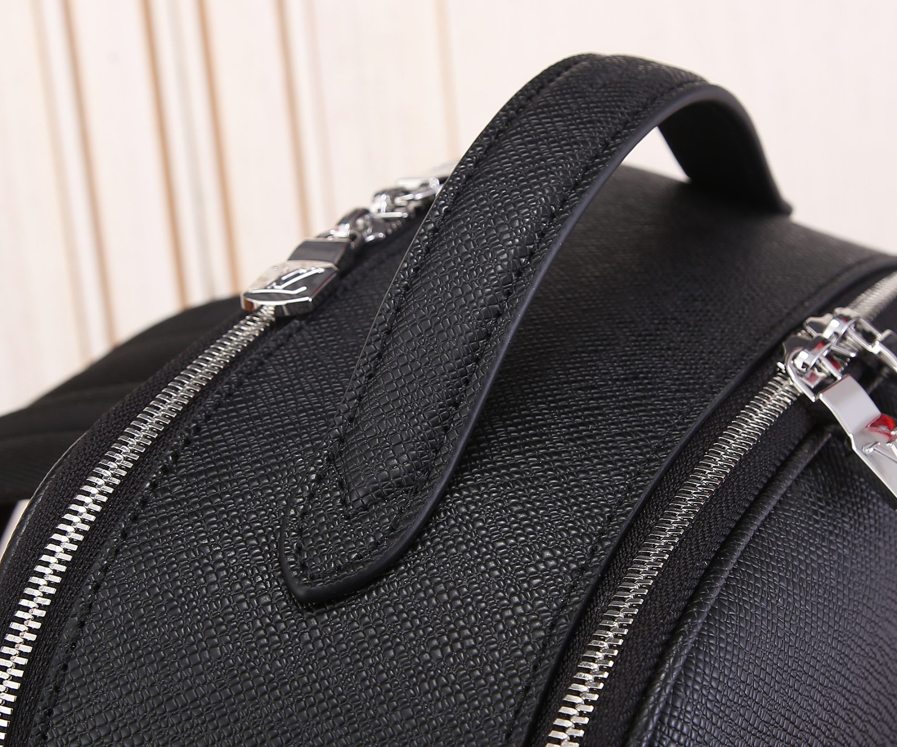 L0vis Vvtt0n M30977 Avenue Backpack 40 x 31 x 15 cm
