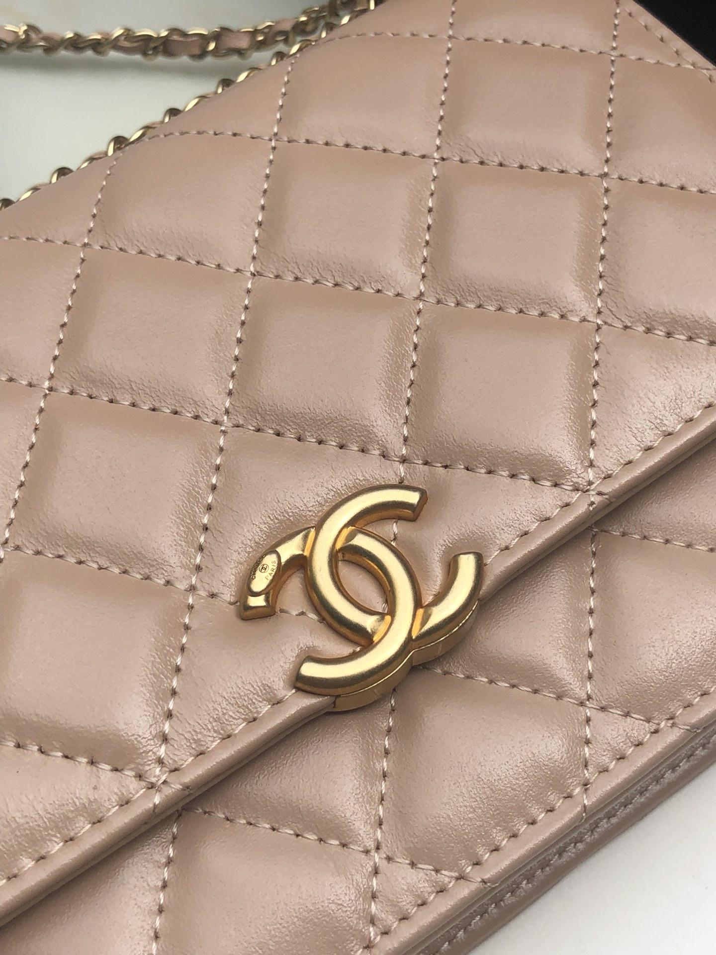 Ch**el CLASSIC WALLET ON CHAIN Pink 4.8 × 7.5 × 1.4 in