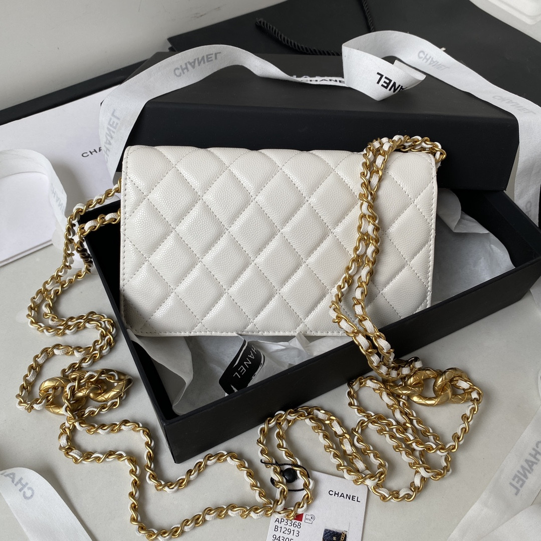 Ch**el CLASSIC WALLET ON CHAIN WHITE 4.8 × 7.5 × 1.4 in