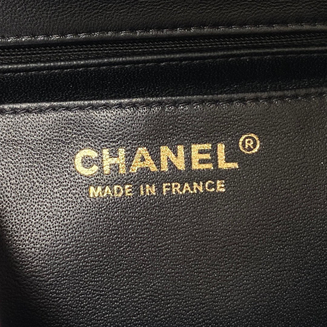 Ch**el Mini Classic Handbag With Top Handle 12 × 20 × 6 cm