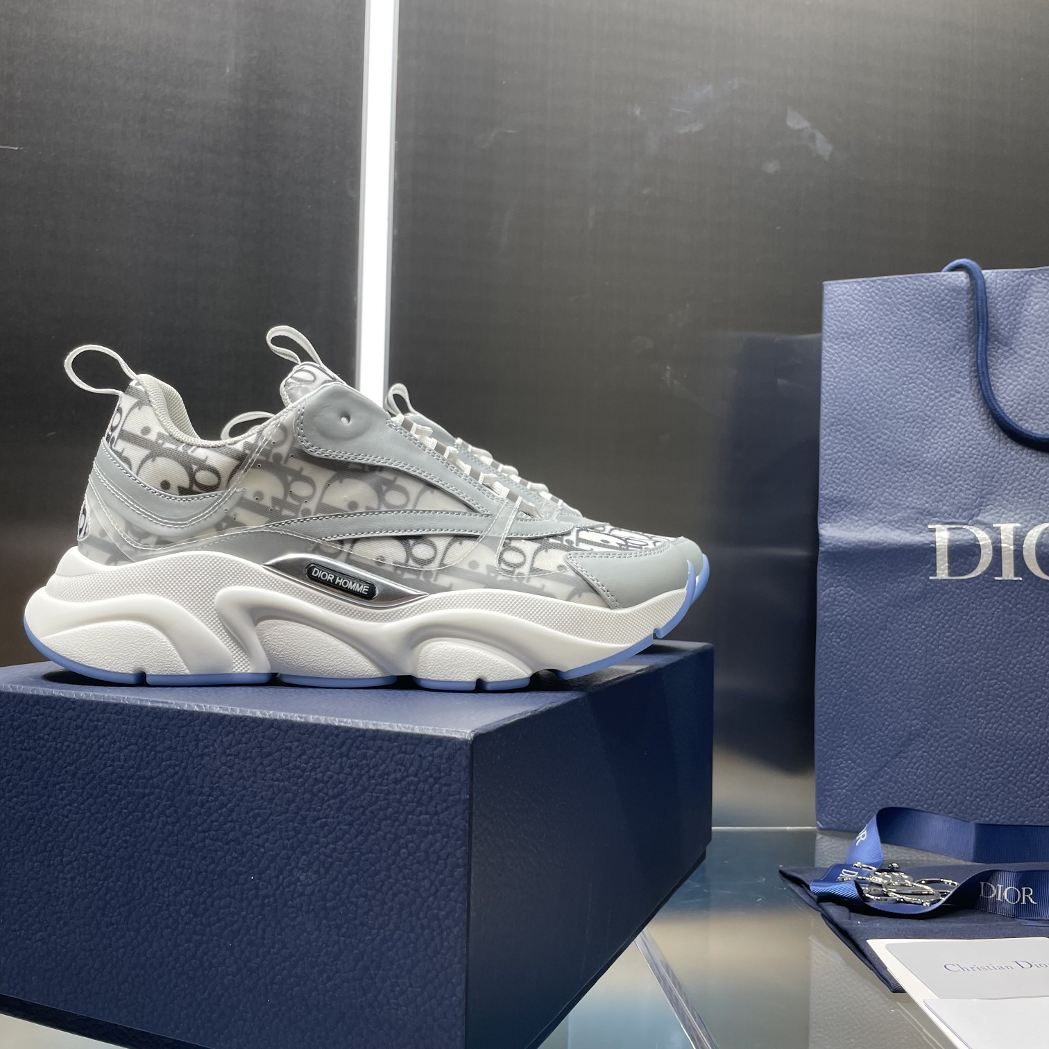 UA D10r B22 gray Sneaker