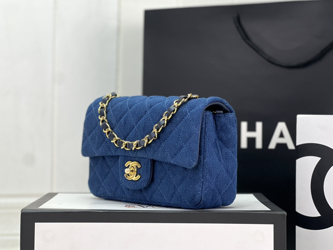 Ch**el MINI CLASSIC 11.12 HANDBAG Tweed & Gold-Tone Metal 4.7 × 7.8 × 2.3 in