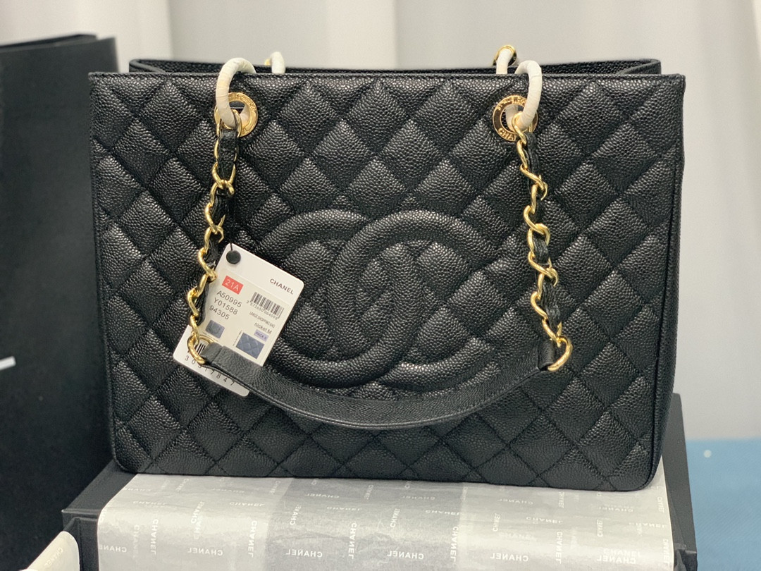 Ch**el GST CAVIAR LEATHER HARDWARE 24X33X13CM