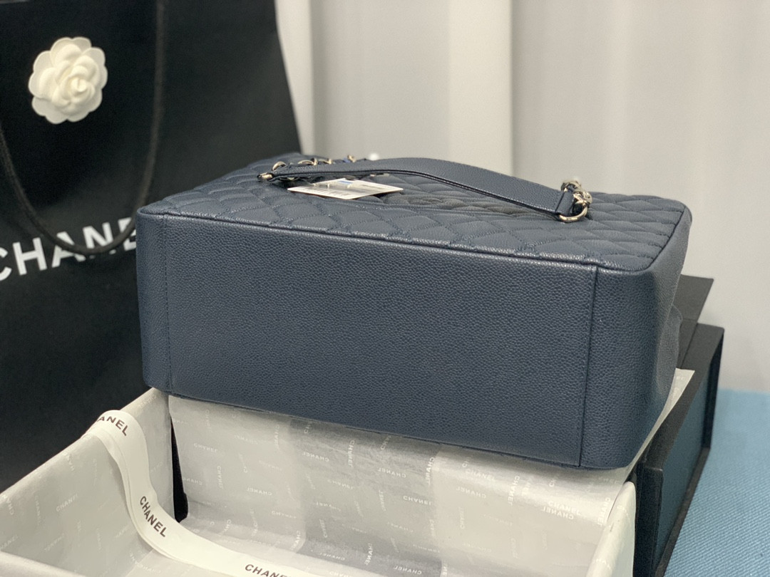 Ch**el GST CAVIAR LEATHER HARDWARE 24X33X13CM