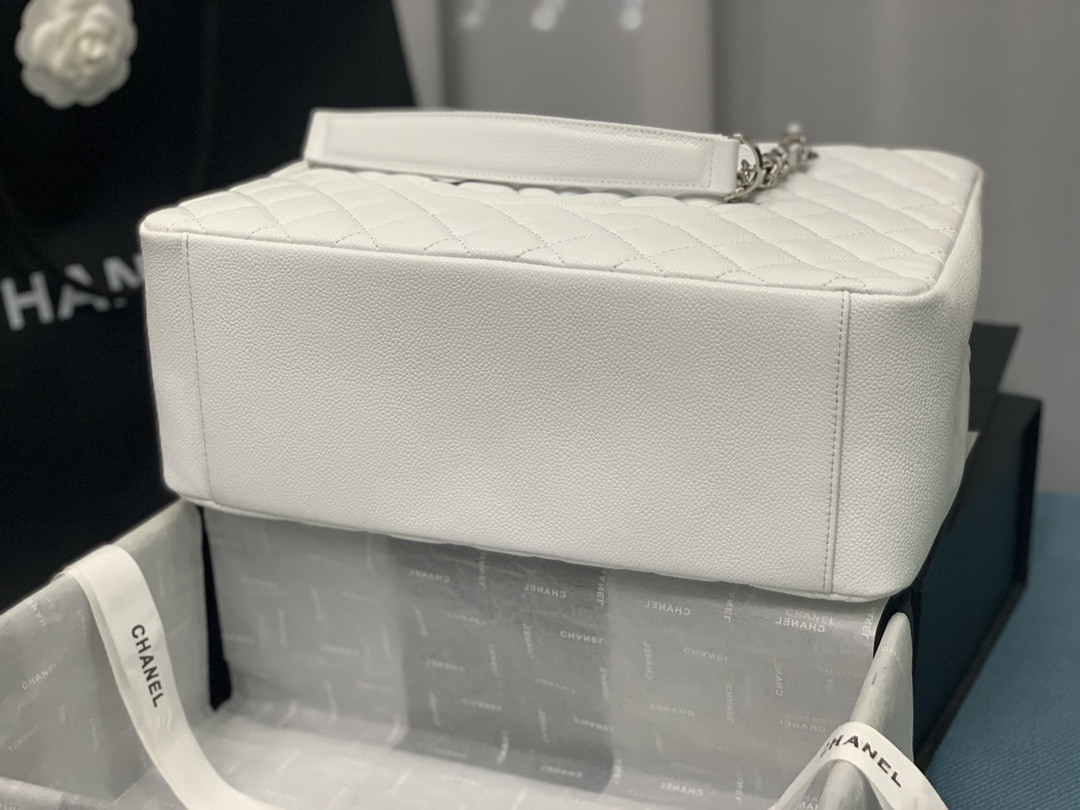 Ch**el GST CAVIAR LEATHER HARDWARE 24X33X13CM