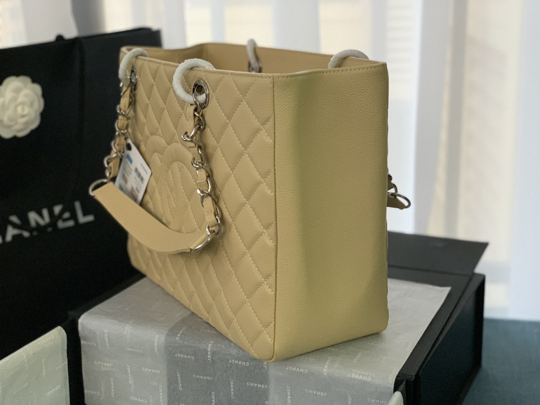 Ch**el GST CAVIAR LEATHER HARDWARE 24X33X13CM