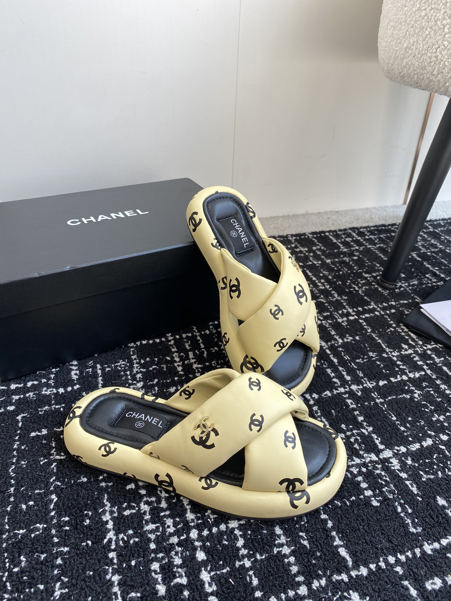 UA Ch**el SLIPPERS