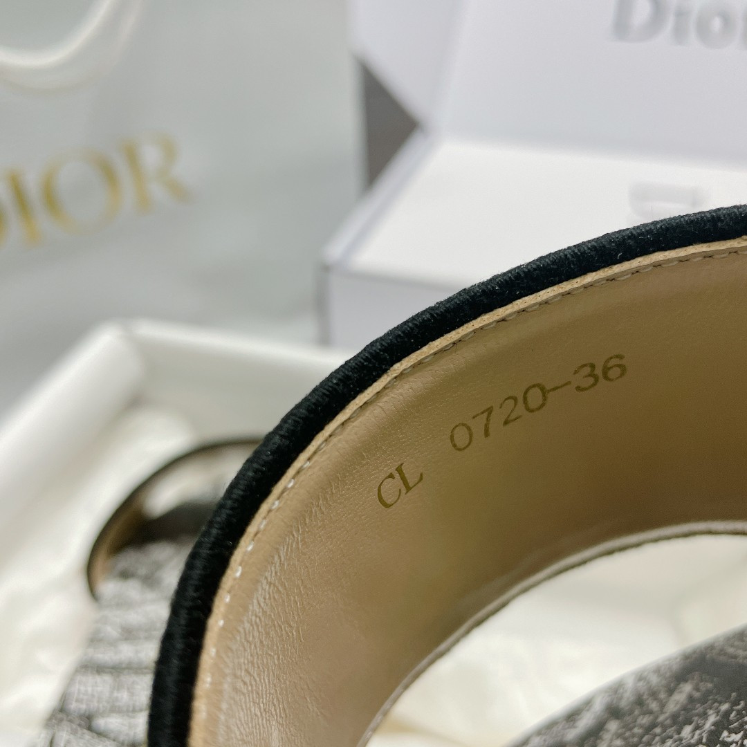 UA D10r Dway Slide
