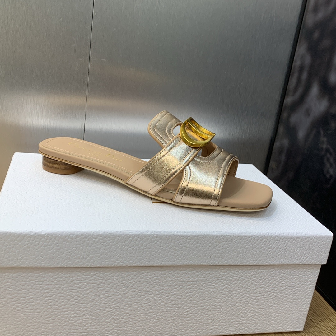 UA D10r 30 Montaigne Slide