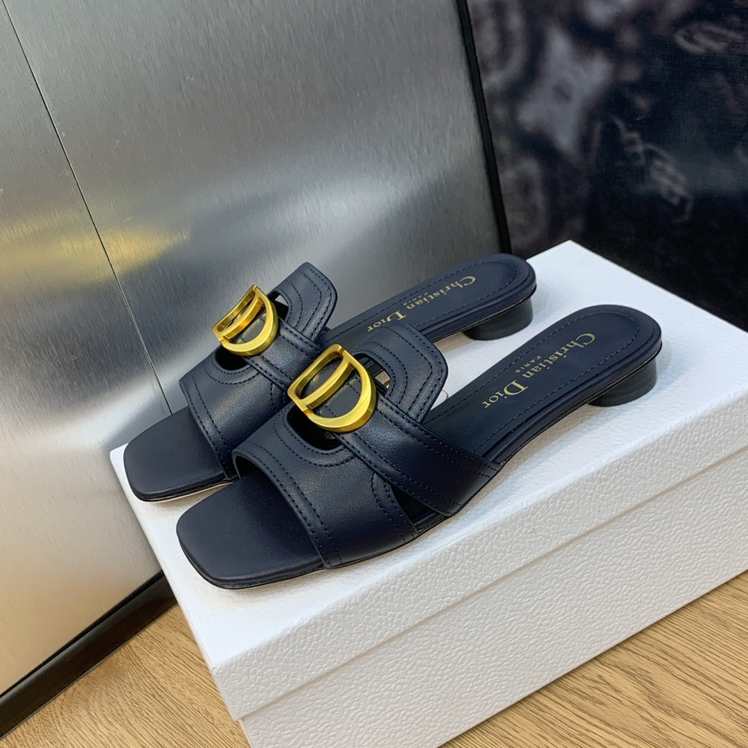 UA D10r 30 Montaigne Slide