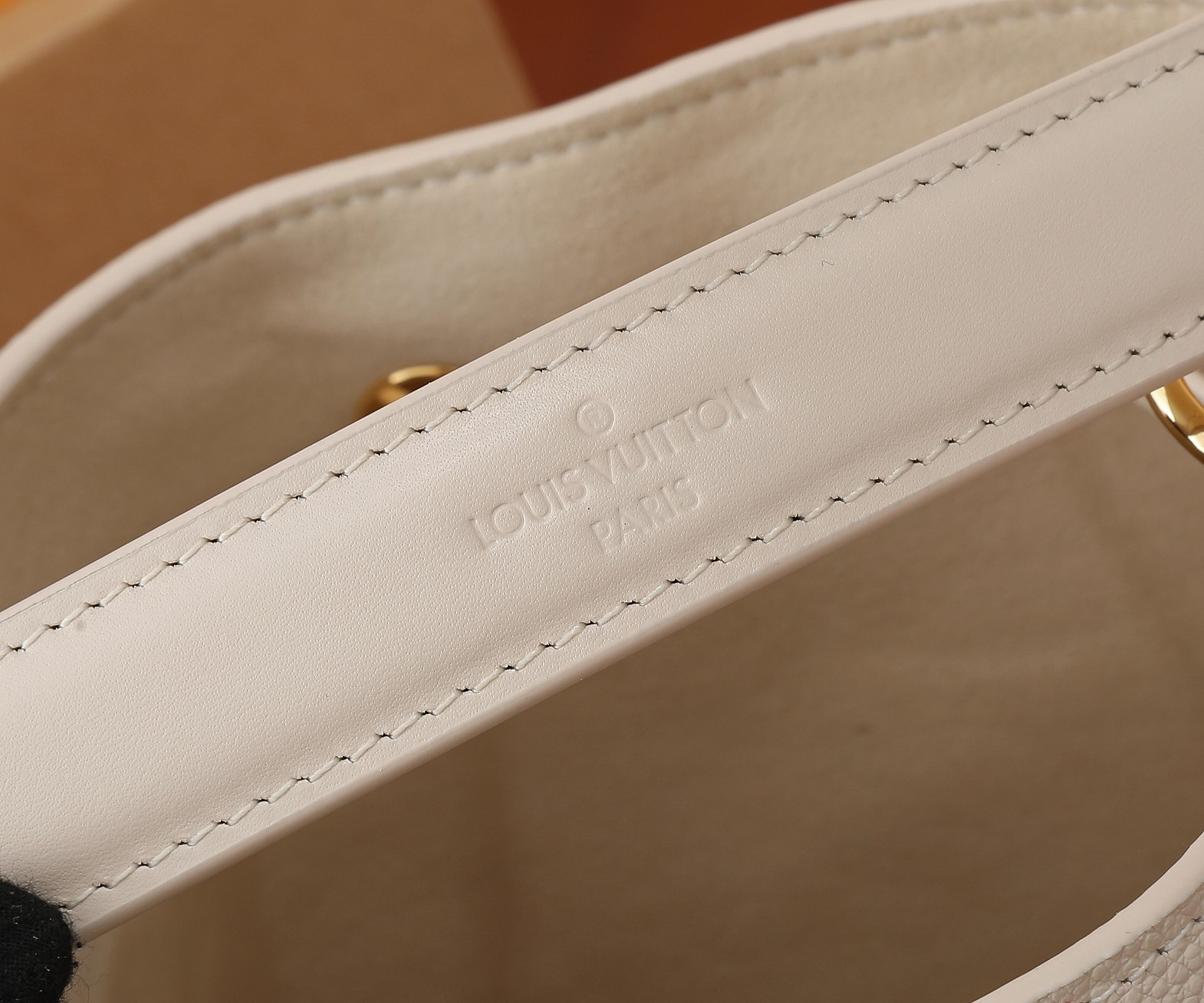 LV Néonoé BB M24649 7.9 x 7.9 x 5.1 in