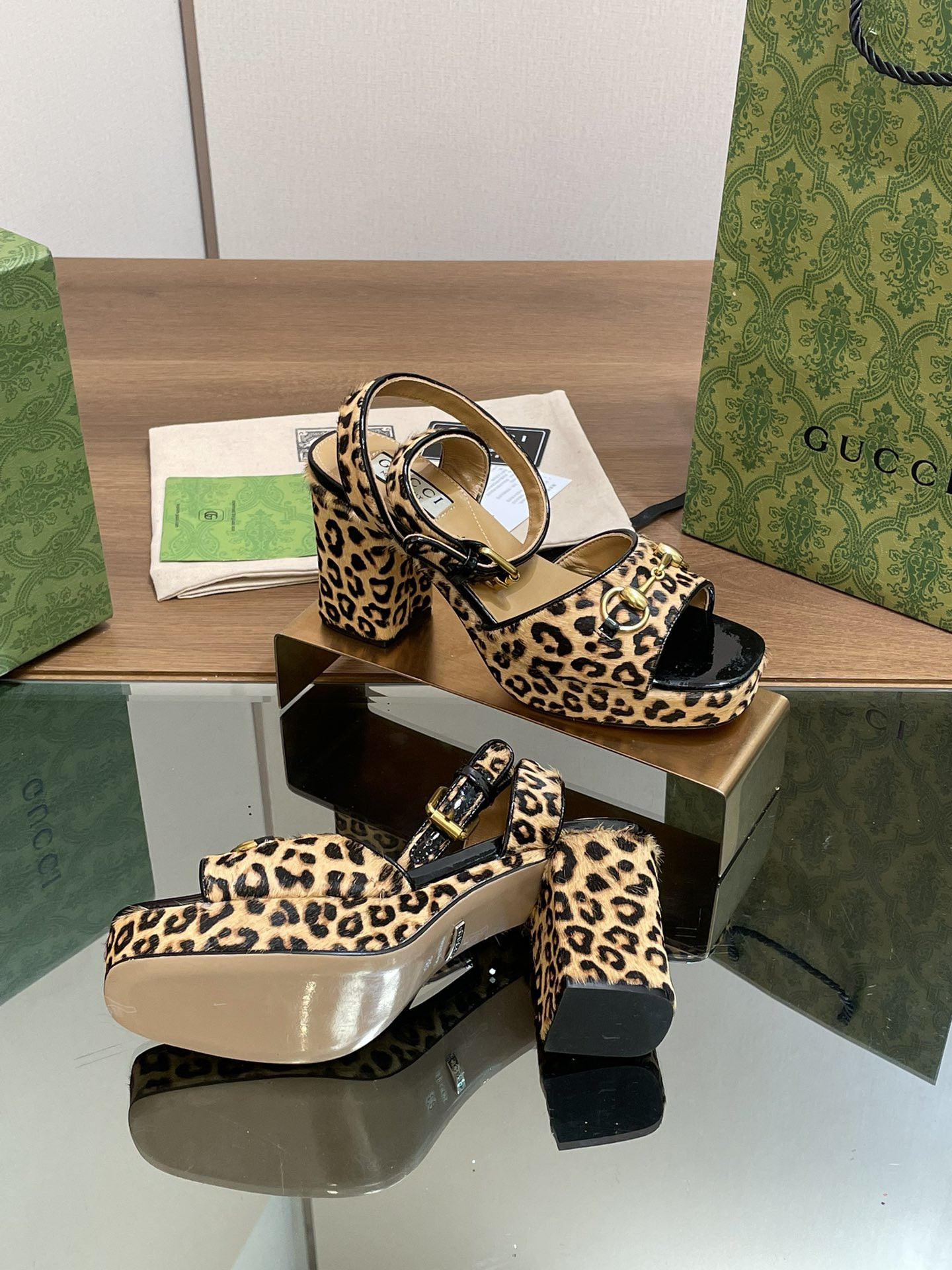 UA Gvc*1 HORSEBIT PLATFORM SANDAL