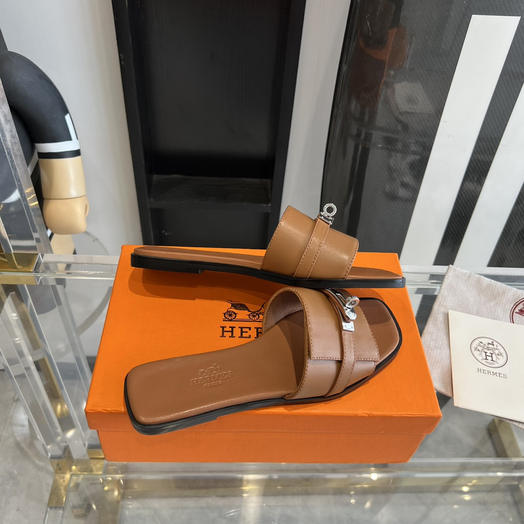 UA H**me5 Giulia sandal