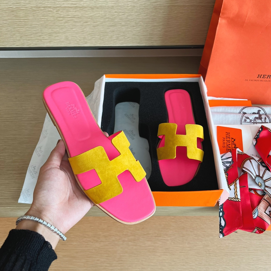 UA H**me5 Oran sandal