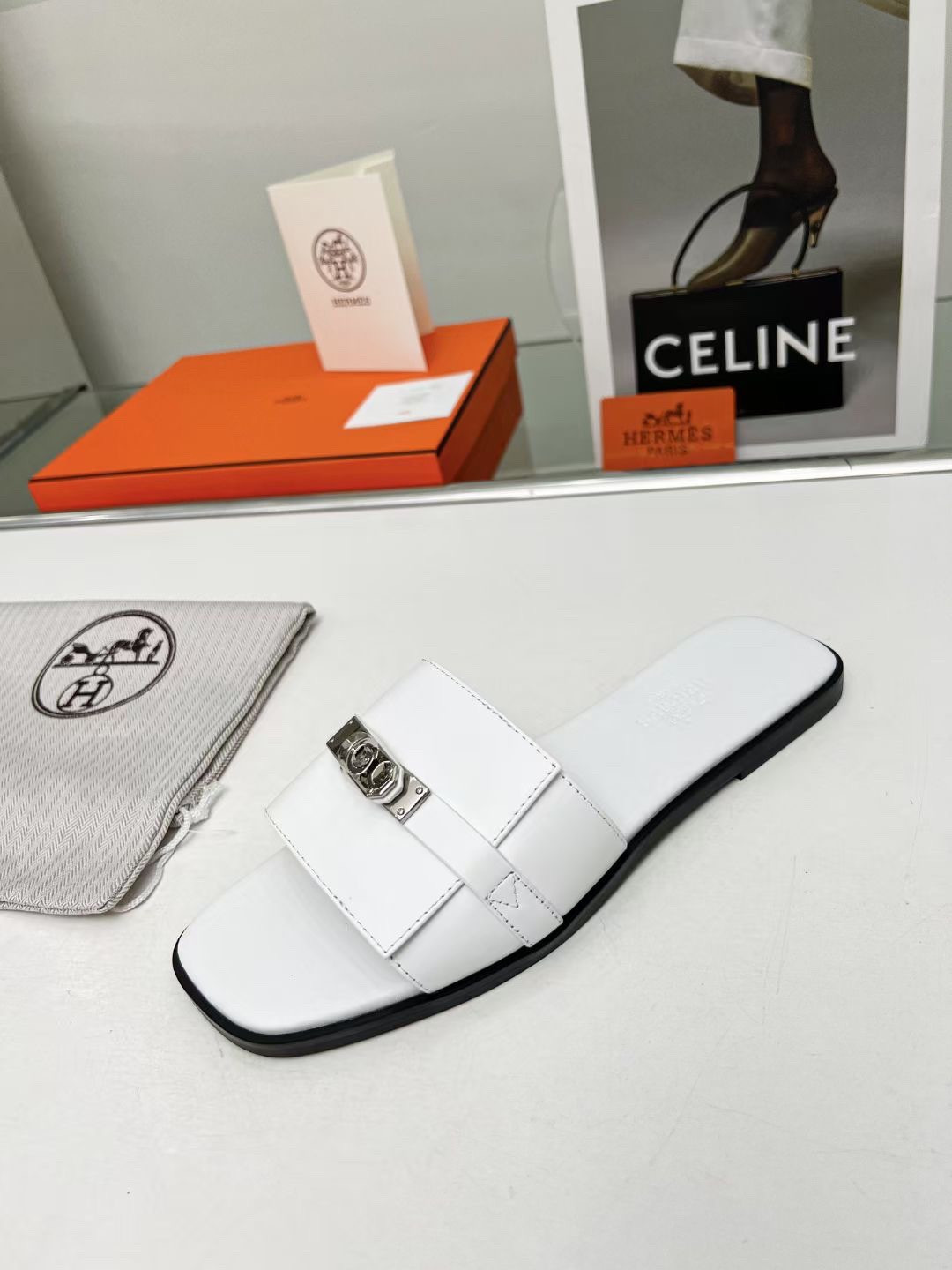 UA H**me5 Giulia sandal