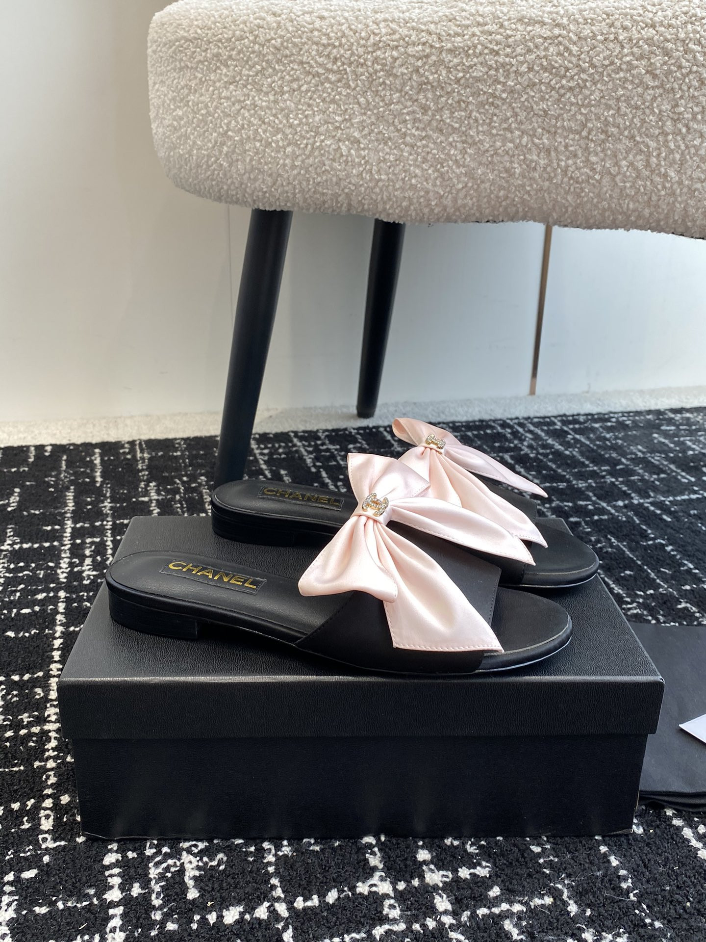 UA Ch**el WOMEN'S SLIDES
