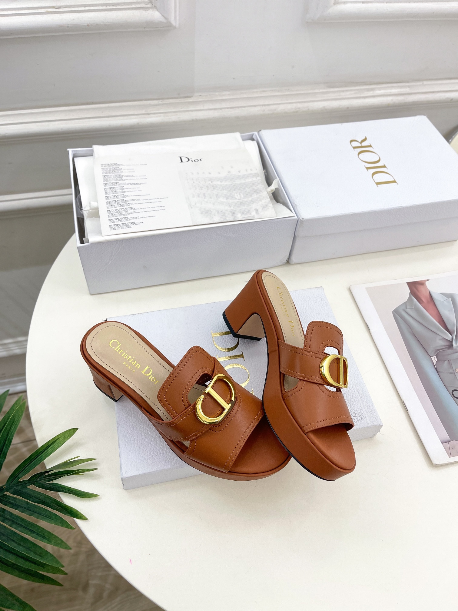 UA D10r 30 Montaigne Platform Slide
