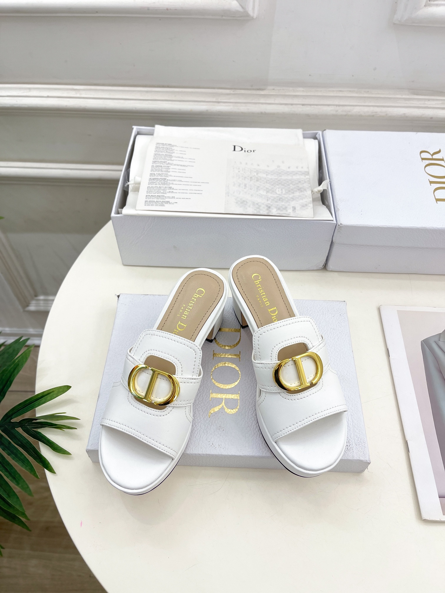 UA D10r 30 Montaigne Platform Slide