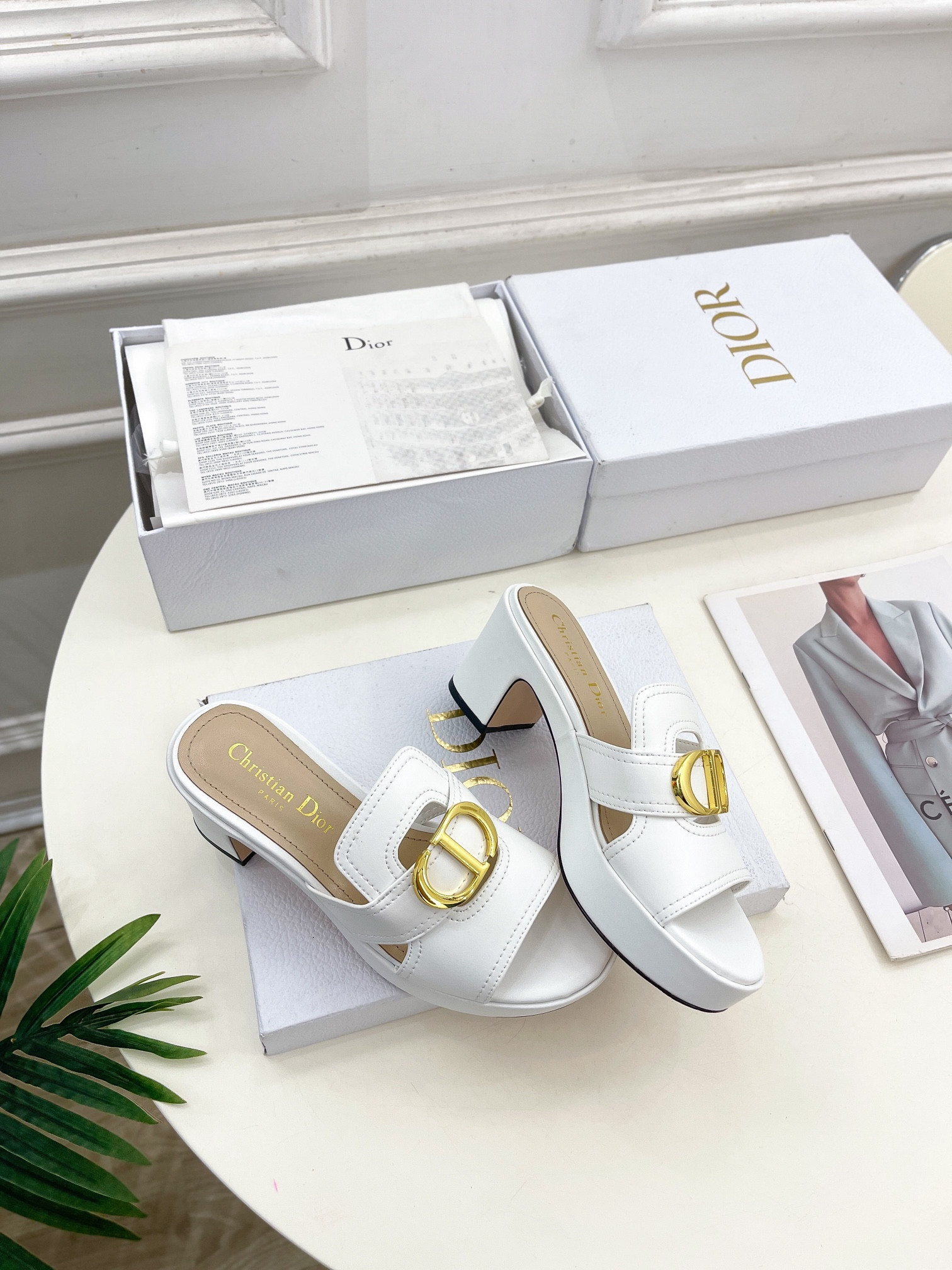 UA D10r 30 Montaigne Platform Slide