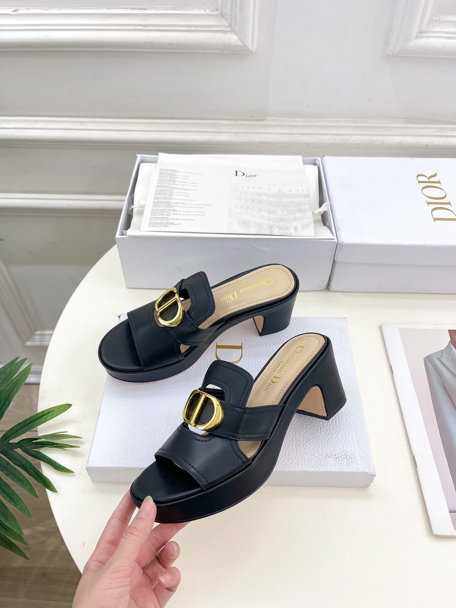 UA D10r 30 Montaigne Platform Slide