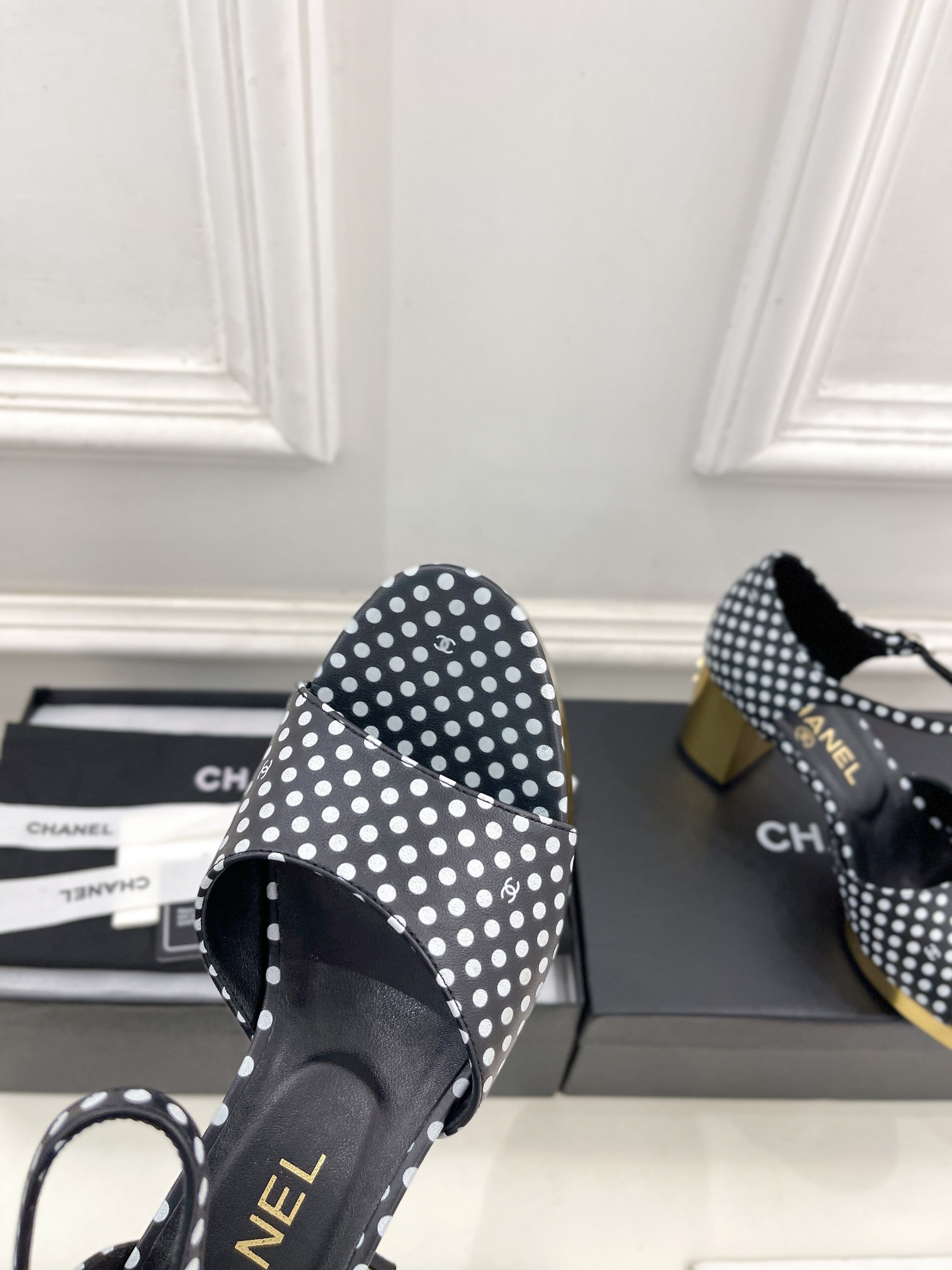 UA Ch**el HEELED SANDALS