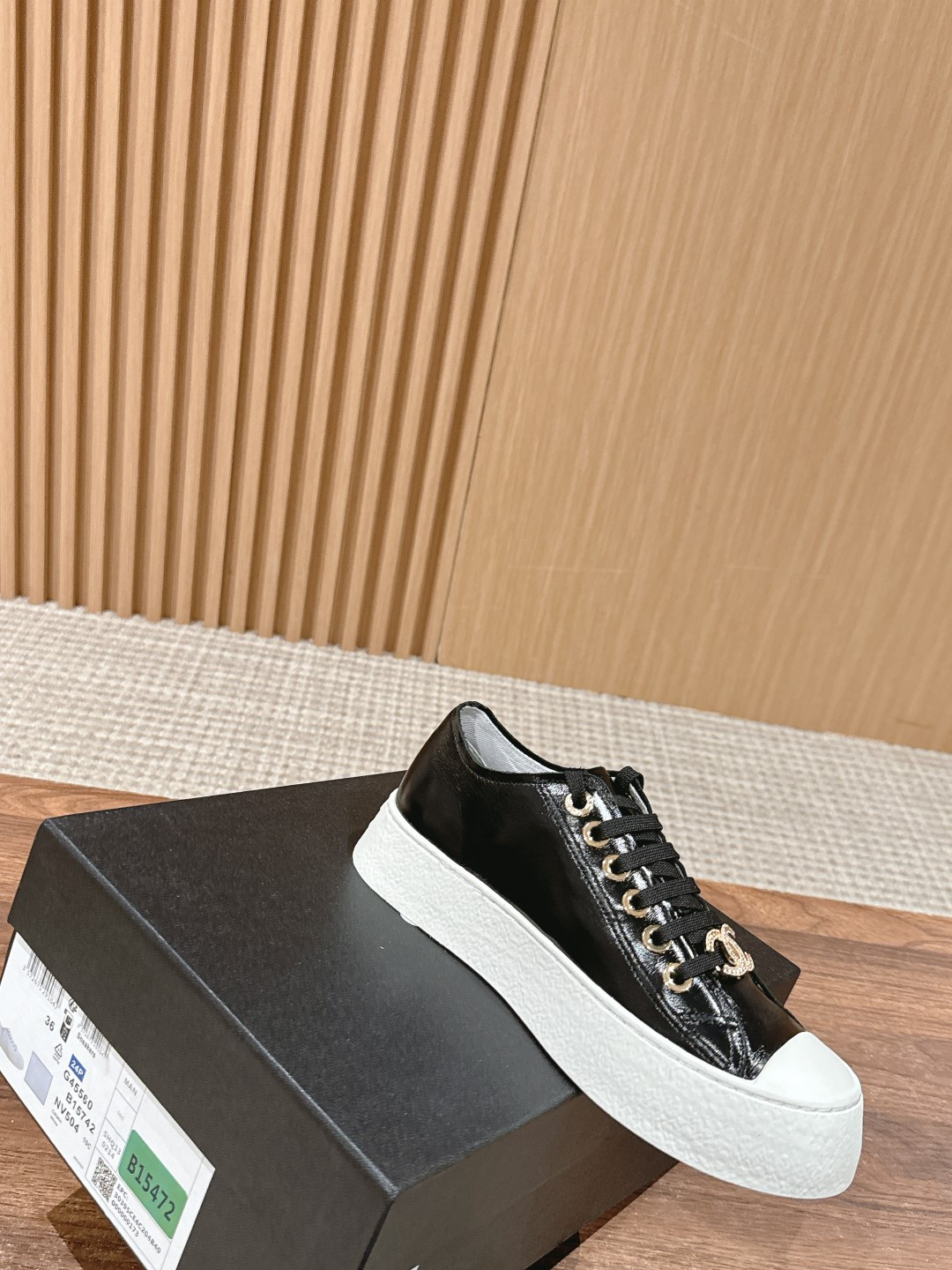 UA Ch**el SNEAKER
