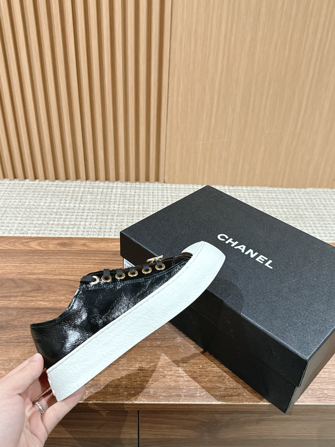 UA Ch**el SNEAKER