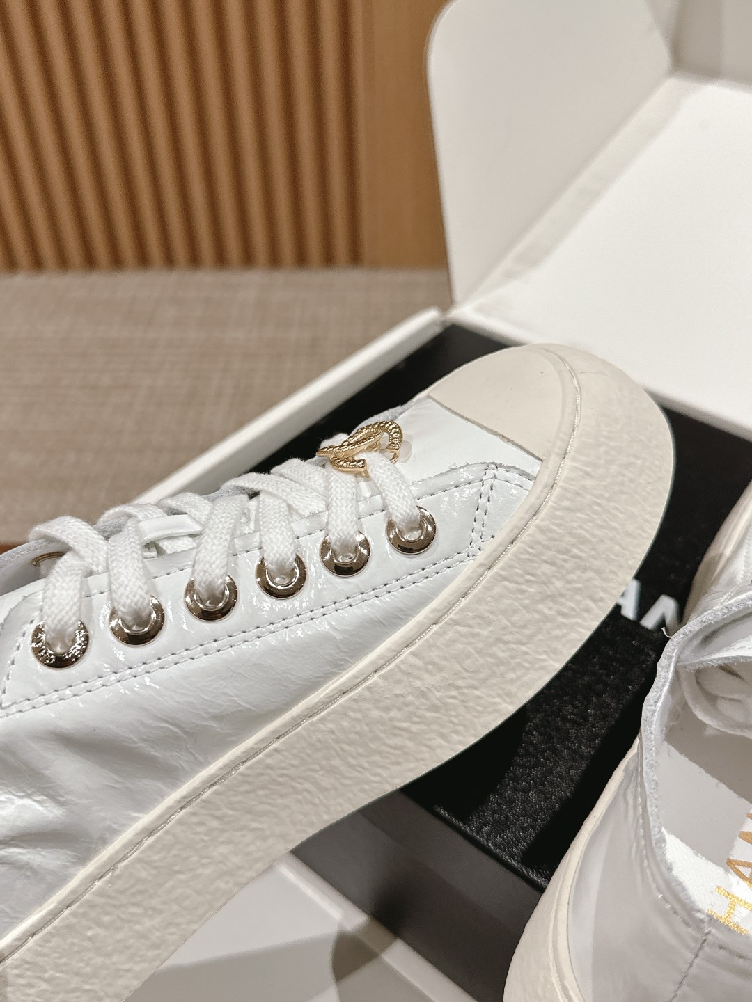 UA Ch**el SNEAKER