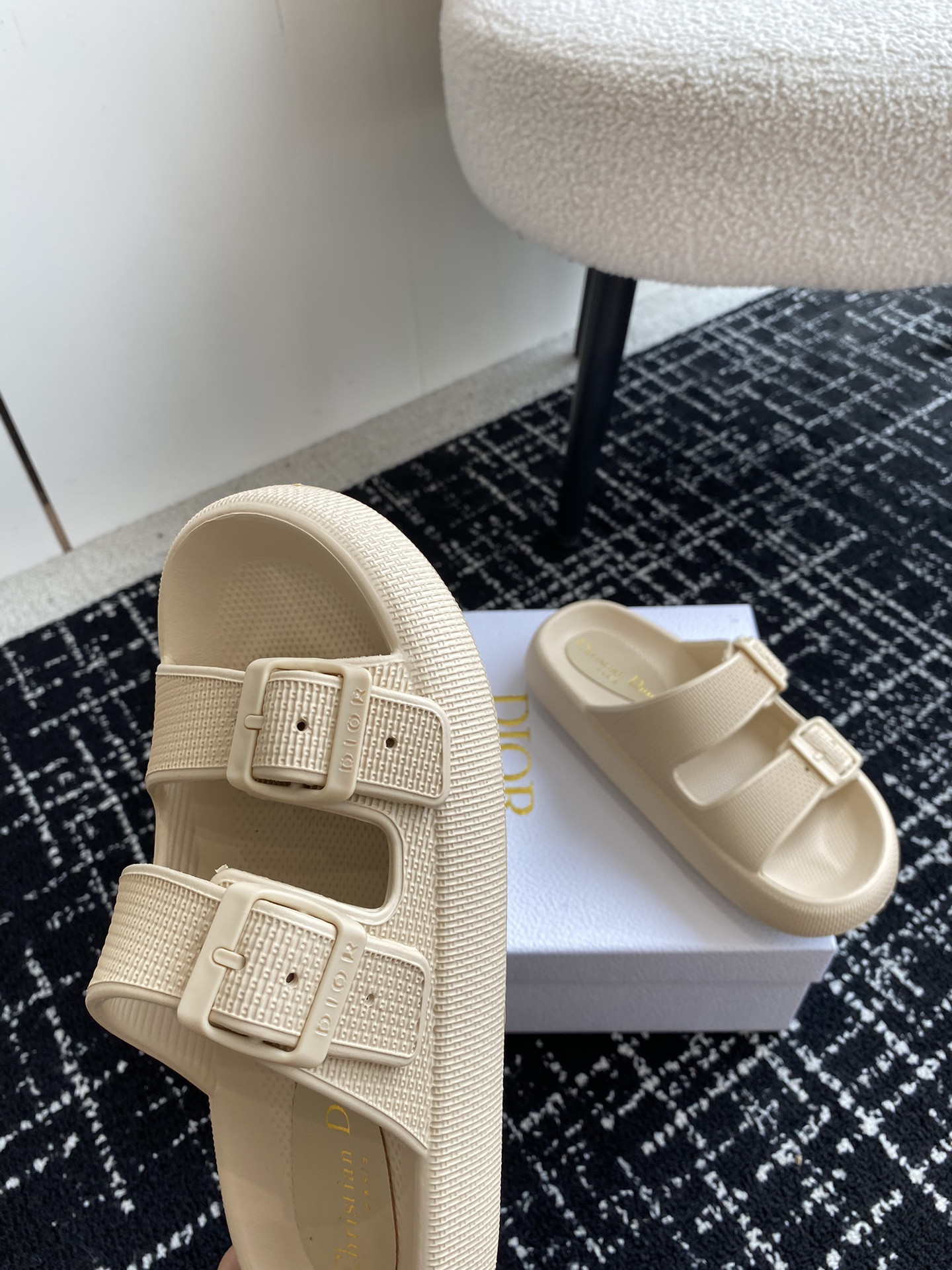 UA D10r Slide